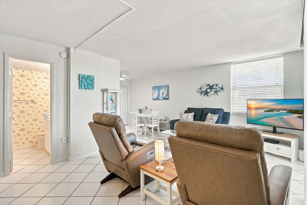 Bonita Springs Studio, Pool & Balcony