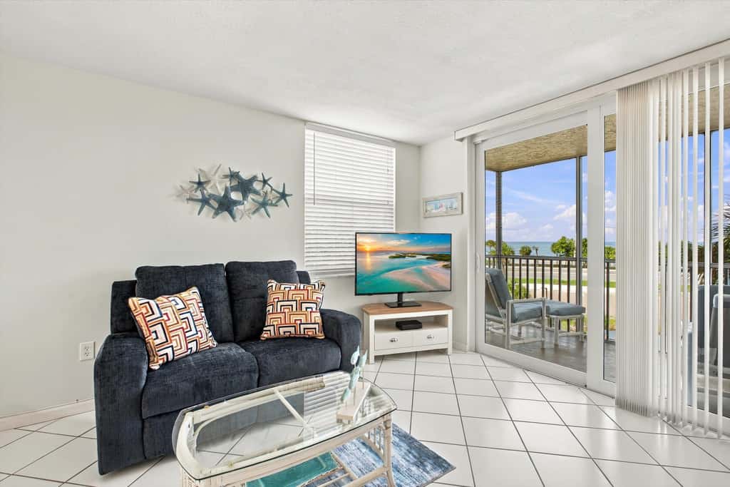 Bonita Springs Studio, Pool & Balcony
