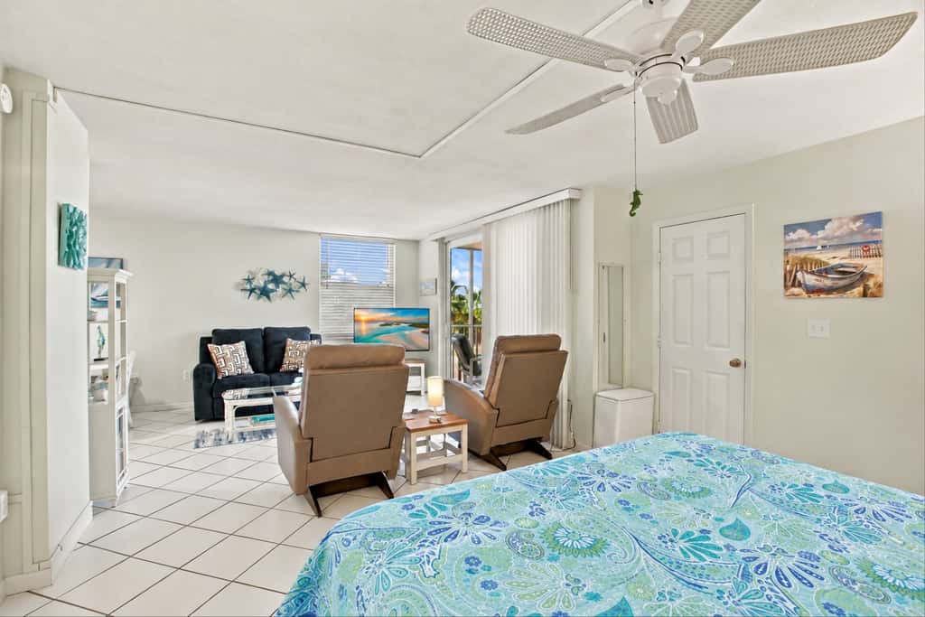 Bonita Springs Studio, Pool & Balcony