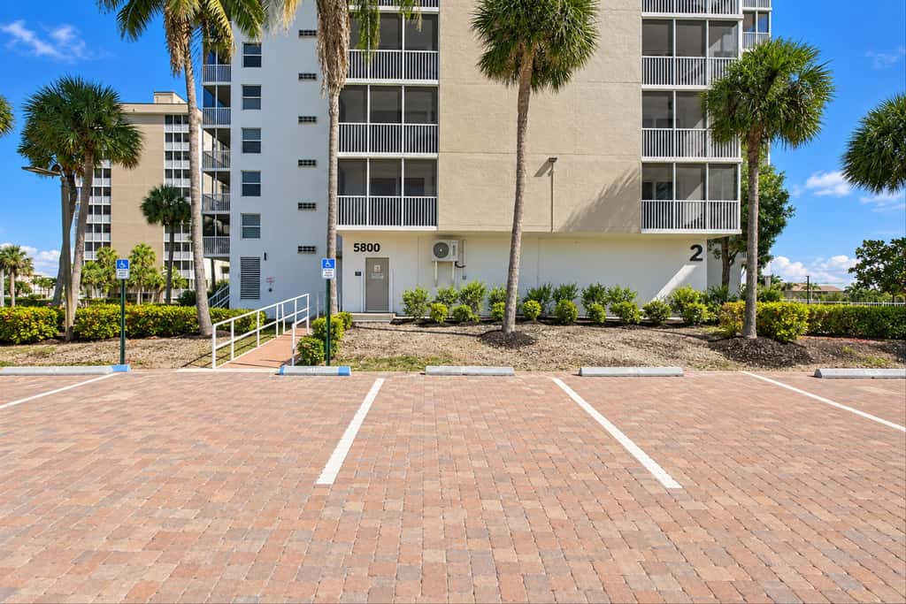Bonita Springs Studio, Pool & Balcony
