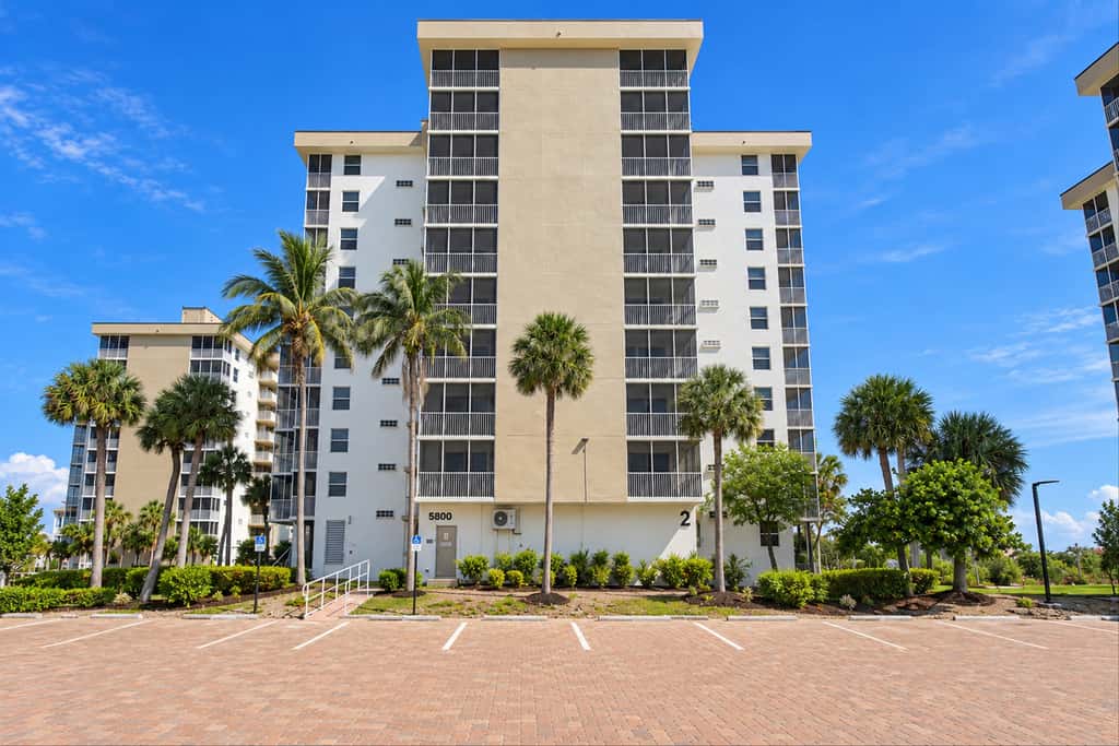 Bonita Springs Studio, Pool & Balcony
