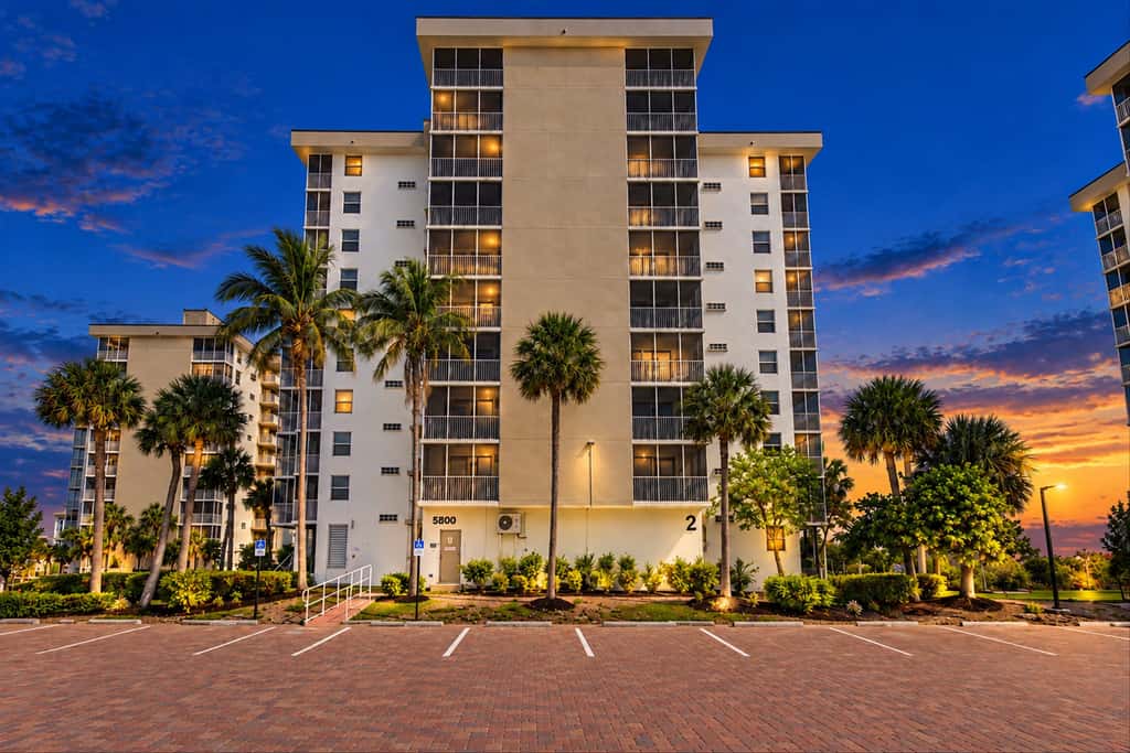 Bonita Springs Studio, Pool & Balcony