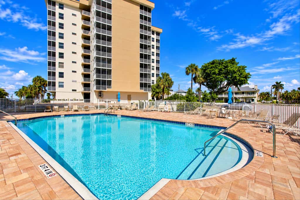 Bonita Springs Studio, Pool & Balcony