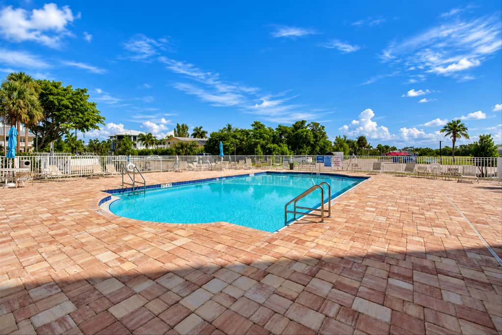 Bonita Springs Studio, Pool & Balcony