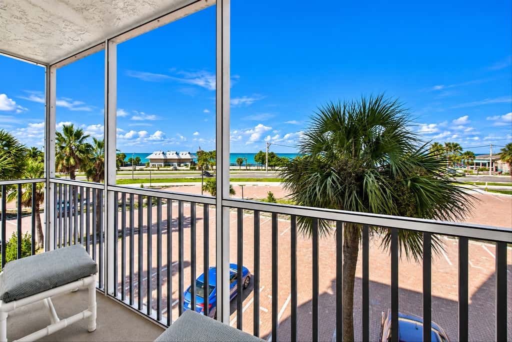 Bonita Springs Studio, Pool & Balcony