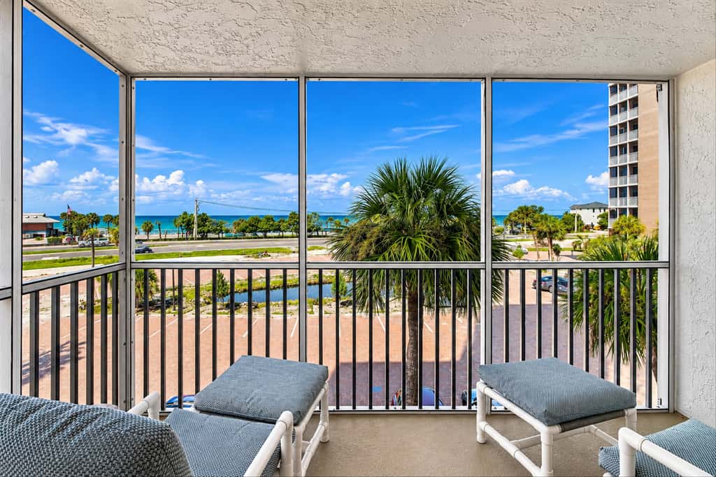 Bonita Springs Studio, Pool & Balcony