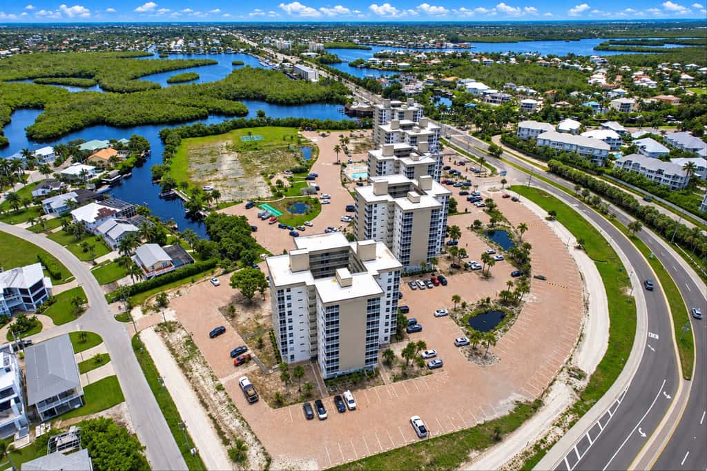 Bonita Springs Studio, Pool & Balcony