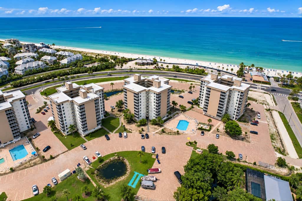 Bonita Springs Studio, Pool & Balcony