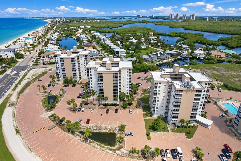 Bonita Springs Studio, Pool & Balcony