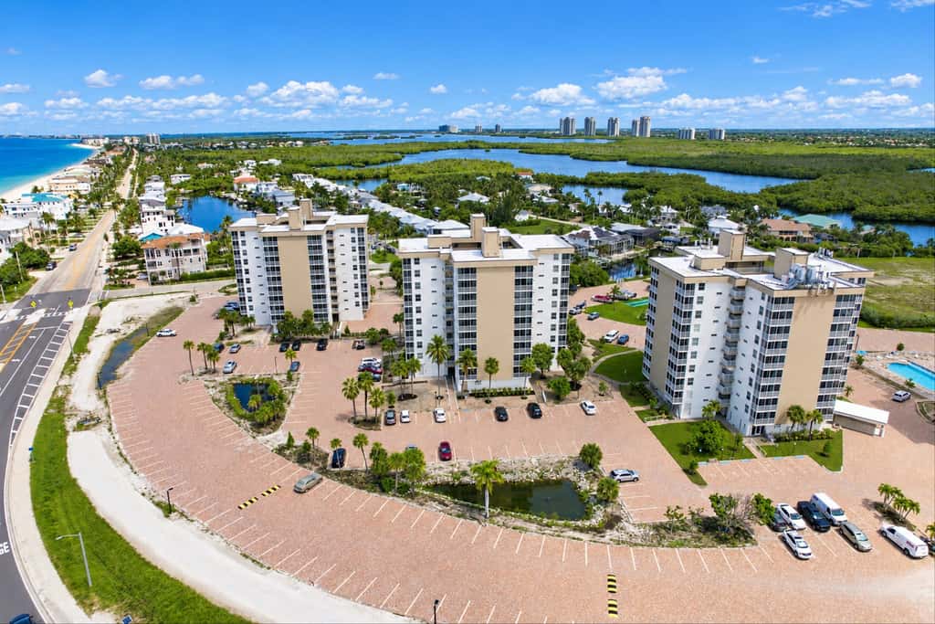 Bonita Springs Studio, Pool & Balcony