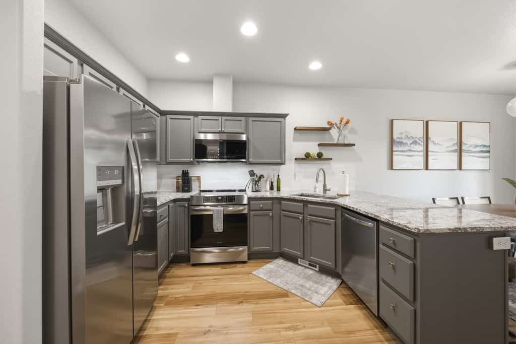 Welcome to The Donnelly Den, a newly renovated, pet-friendly townhome between Donnelly and Tamarack Resort. With three bedrooms, all-new beds, a garage game room, and easy access to skiing, golf, mountain biking, hiking, and Lake Cascade, this is an easy home base for year-round Idaho adventures.