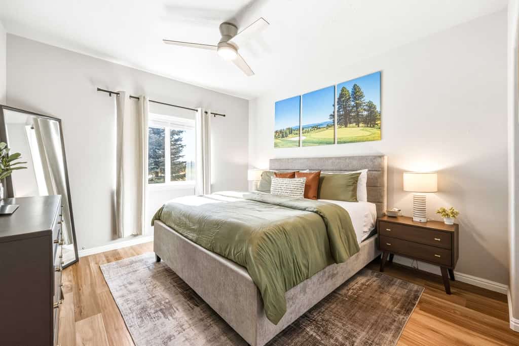 Welcome to The Donnelly Den, a newly renovated, pet-friendly townhome between Donnelly and Tamarack Resort. With three bedrooms, all-new beds, a garage game room, and easy access to skiing, golf, mountain biking, hiking, and Lake Cascade, this is an easy home base for year-round Idaho adventures.