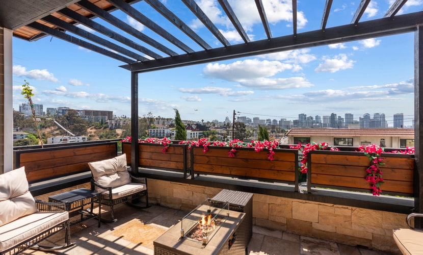 4BR downtown San Diego retreat with patio, fire pit, WiFi & parking