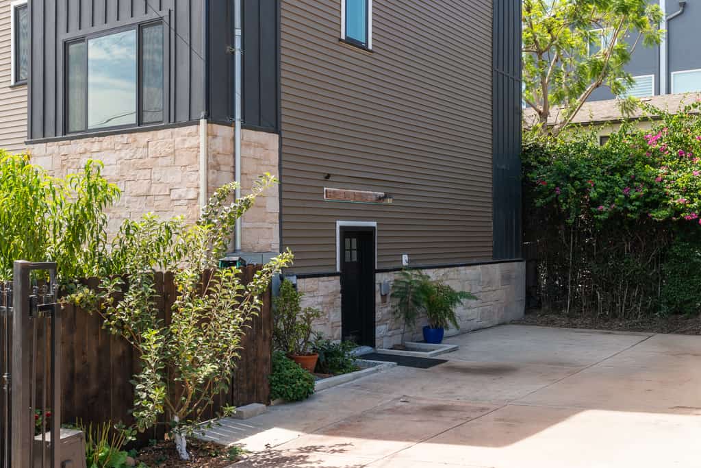 Sunny 2BR in Downtown San Diego with patio, WiFi, parking.
