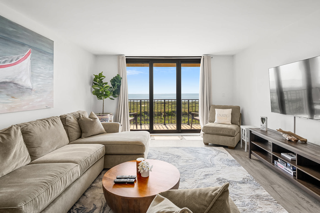 Renovated Direct Oceanfront Island Club 