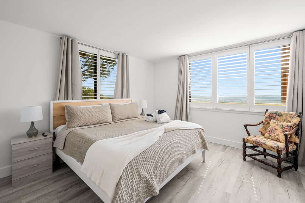 Wake up to beautiful ocean views from this renovated 3-bedroom, 3-bath condo at Island Club on Hilton Head Island. With three king bedrooms, a fully equipped kitchen, Wi-Fi, washer and dryer, and a private oceanfront setting, this condo offers a comfortable beach getaway. Enjoy resort amenities including a pool, hot tub, gym, and direct beach access, plus free onsite parking for a convenient Hilton Head vacation.

STR Permit no. 078142. 