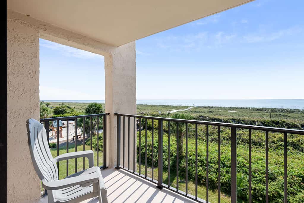 Wake up to beautiful ocean views from this renovated 3-bedroom, 3-bath condo at Island Club on Hilton Head Island. With three king bedrooms, a fully equipped kitchen, Wi-Fi, washer and dryer, and a private oceanfront setting, this condo offers a comfortable beach getaway. Enjoy resort amenities including a pool, hot tub, gym, and direct beach access, plus free onsite parking for a convenient Hilton Head vacation.

STR Permit no. 078142. 