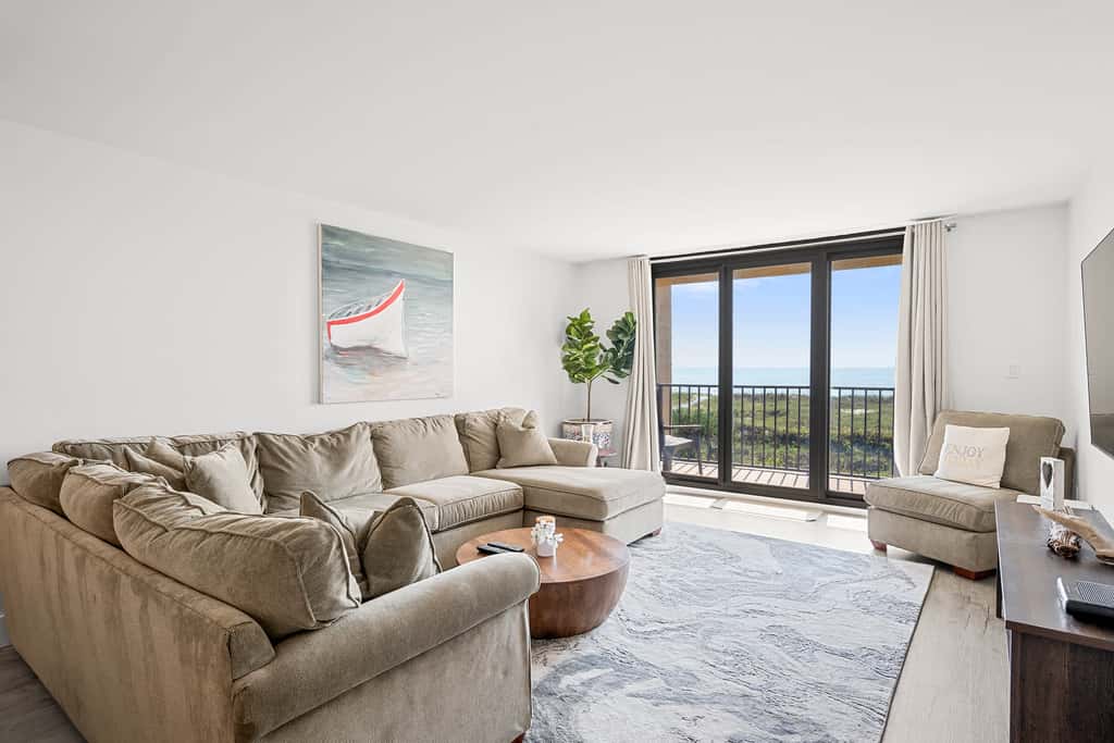 Renovated Direct Oceanfront Island Club 