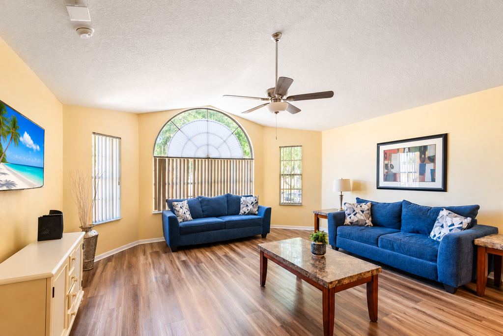 3BR Condo Near Disney w/ pool, gym & balcony