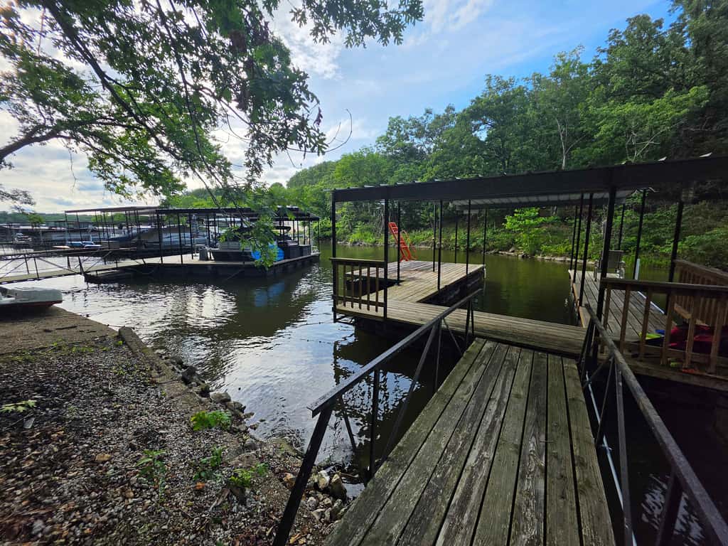 Lake View- 4BR- Dock - Sleeps 11 in Rocky Mount