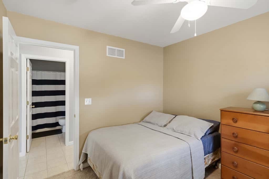 Lake View- 4BR- Dock - Sleeps 11 in Rocky Mount