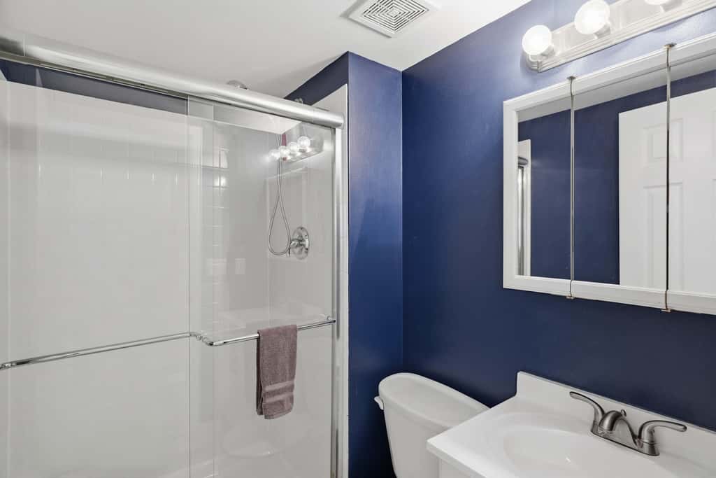 Lake View- 4BR- Dock - Sleeps 11 in Rocky Mount