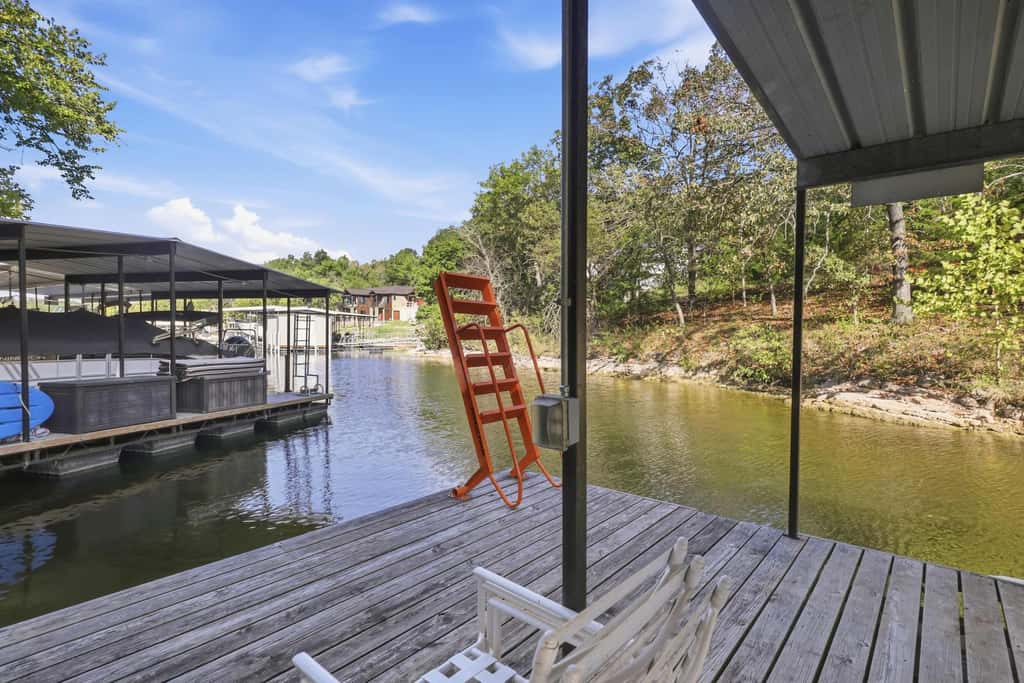 Lake View- 4BR- Dock - Sleeps 11 in Rocky Mount
