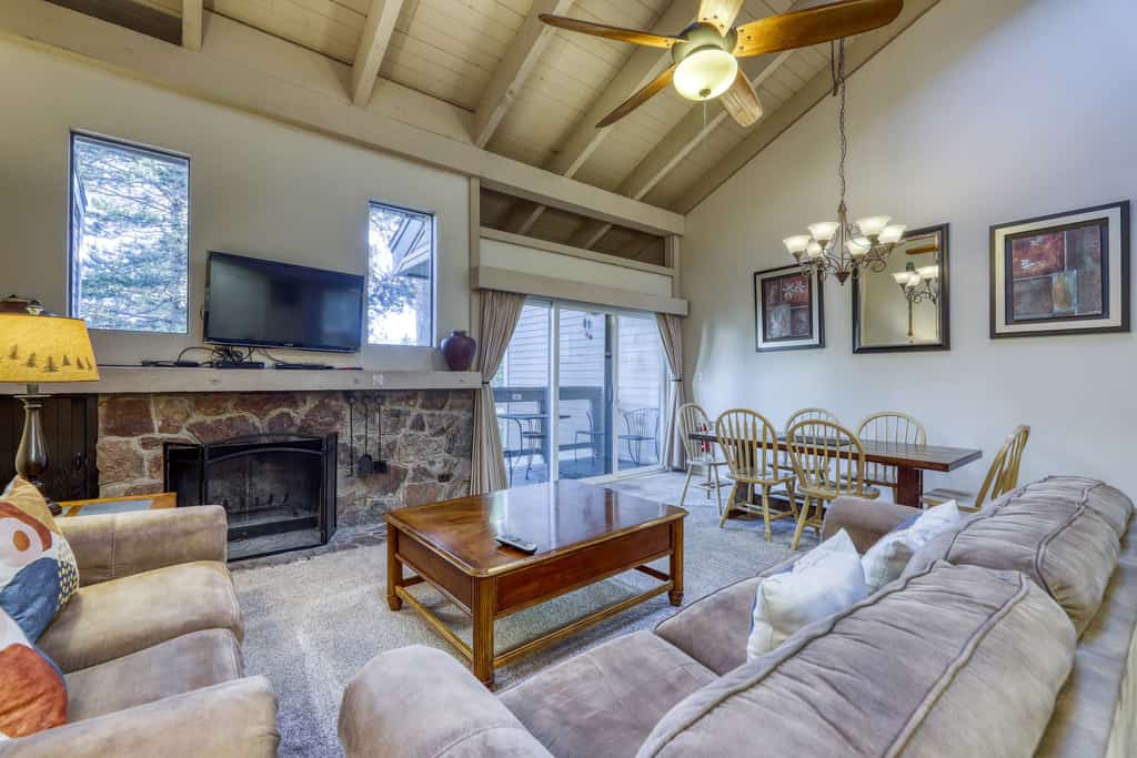 Private Beach, Pools & Hot Tubs | Tahoe
