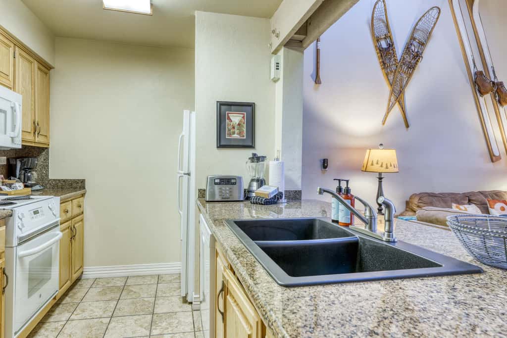 Lake days, mountain adventures & resort amenities right outside your door 