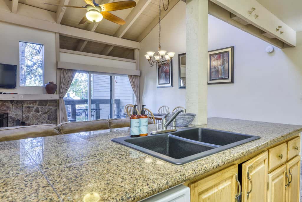 Lake days, mountain adventures & resort amenities right outside your door 