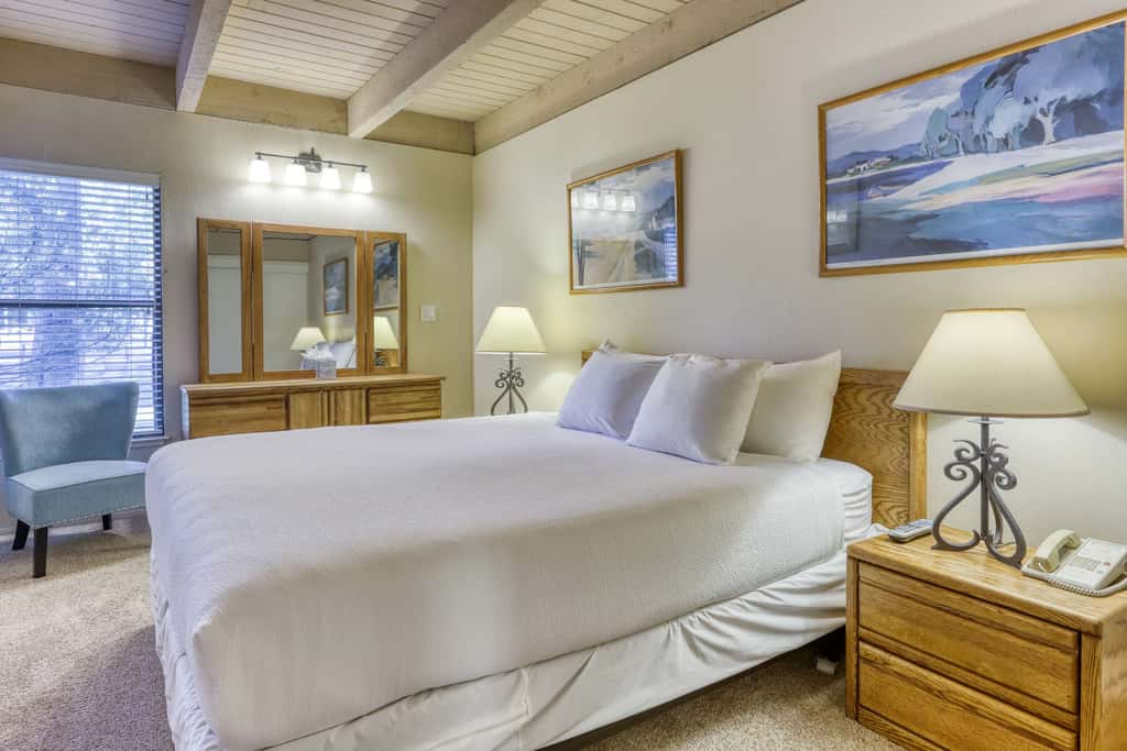 Lake days, mountain adventures & resort amenities right outside your door 