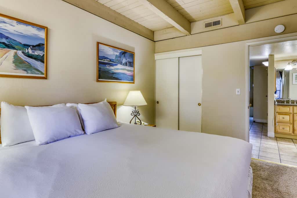 Lake days, mountain adventures & resort amenities right outside your door 