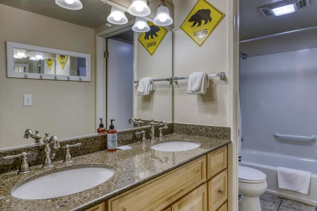 Lake days, mountain adventures & resort amenities right outside your door 