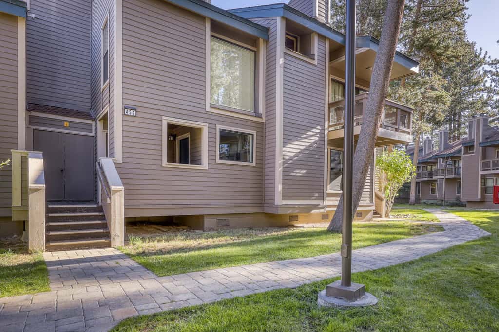 Lake days, mountain adventures & resort amenities right outside your door 