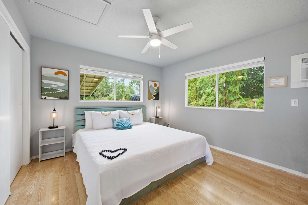 Island Rainforest Grove - Two comfortable homes on one spacious lot that are close to beaches and waterfalls!