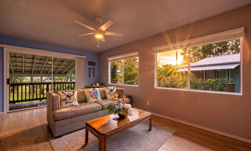 Open and bright one-bedroom home featuring a lush tropical yard, close to beaches & shopping!