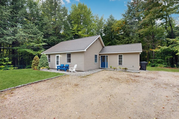3BR w/ large peaceful yard, partial a/c, near all Conway has to offer!