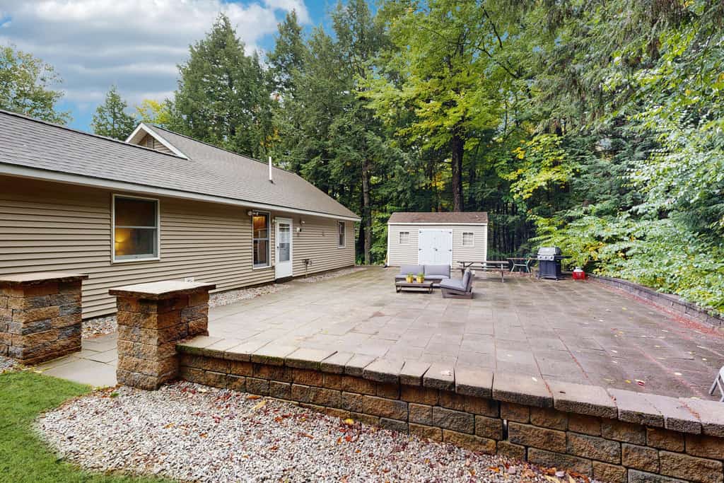 3BR w/ large peaceful yard, partial a/c, near all Conway has to offer!