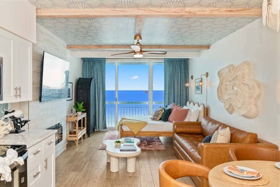 Oceanfront Pierlight Studio w/VR & Minibar at Yachtsman S1103 