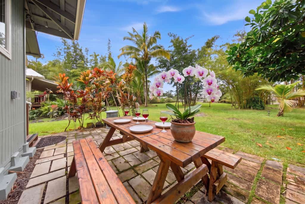 Serene studio retreat near beaches, hiking trails and waterfalls!