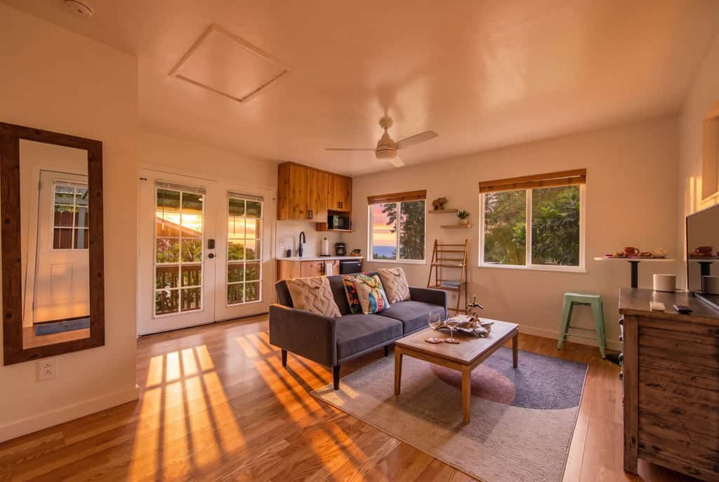 Serene studio retreat near beaches, hiking trails and waterfalls!