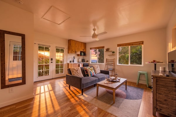 Serene studio retreat near beaches, hiking trails and waterfalls!