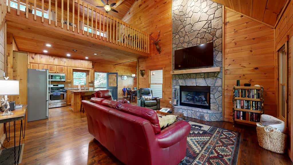 Luxury Mountain Memories — 4BR Cabin Retreat with Private Hot Tub, Free Wifi and outdoor relaxation