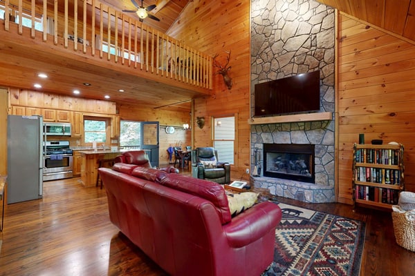 Luxury Mountain Memories — 4BR Cabin Retreat with Private Hot Tub, Free Wifi and outdoor relaxation