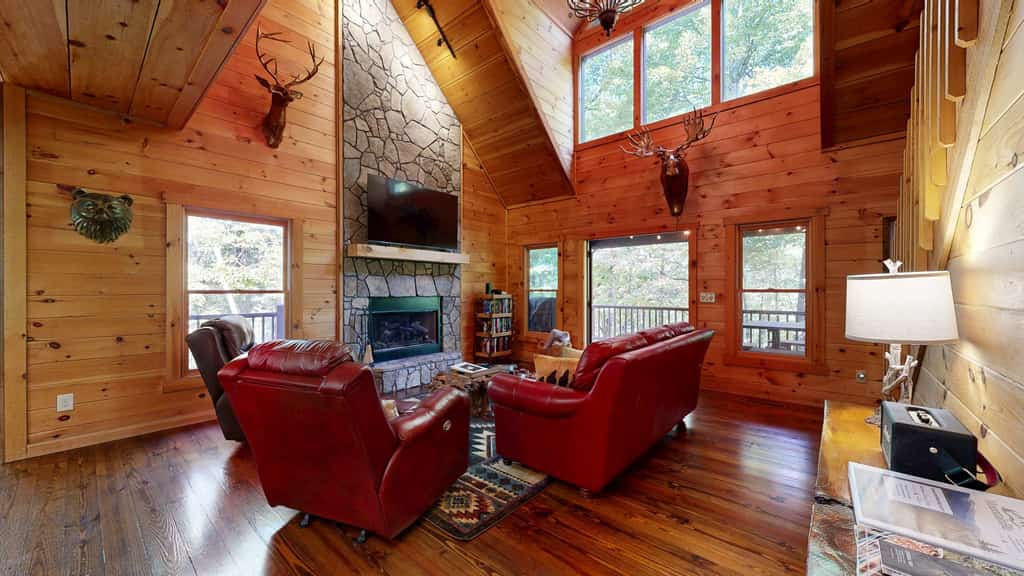 Luxury Mountain Memories — 4BR Cabin Retreat with Private Hot Tub, Free Wifi and outdoor relaxation