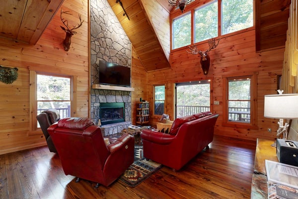 Luxury Mountain Memories — 4BR Cabin Retreat with Private Hot Tub, Free Wifi and outdoor relaxation