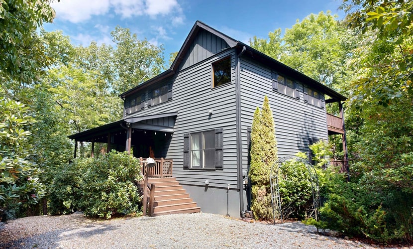 Luxury Mountain Memories — 4BR Cabin Retreat with Private Hot Tub, Free Wifi and outdoor relaxation