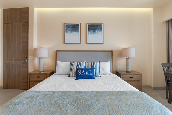 Two 1507A: π Stylish Coastal Hotel Room