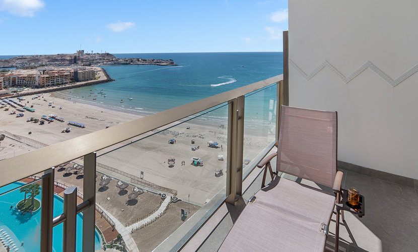 Two 1507A: π Stylish Coastal Hotel Room