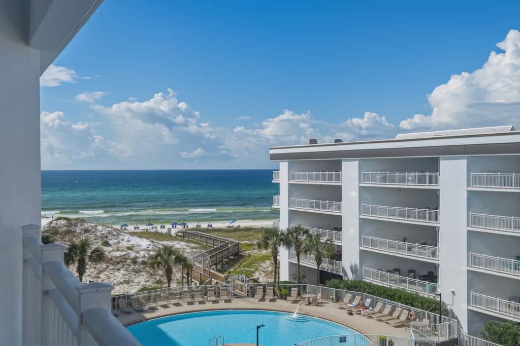 Gulf View Ocean Front Condo, Balconies, 2 Pools, Hot tub, Sauna, Gym, Full Kitchen, Washer and Dryer
